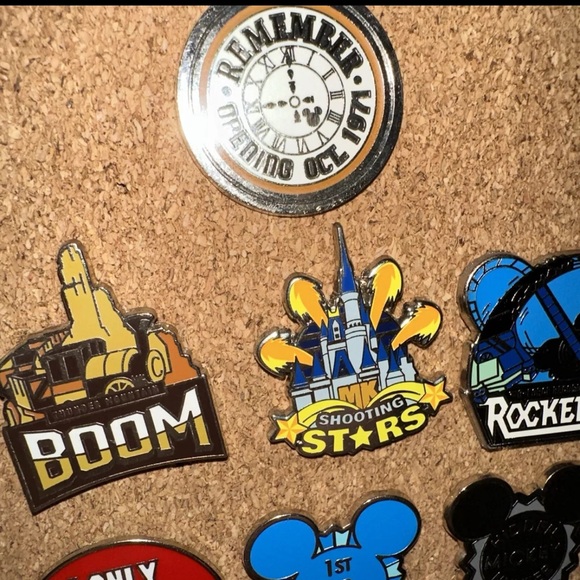 💖Disney Trading Pin Bundle—7 Total (With Bonus Mickey)!🏰 - Picture 2 of 8